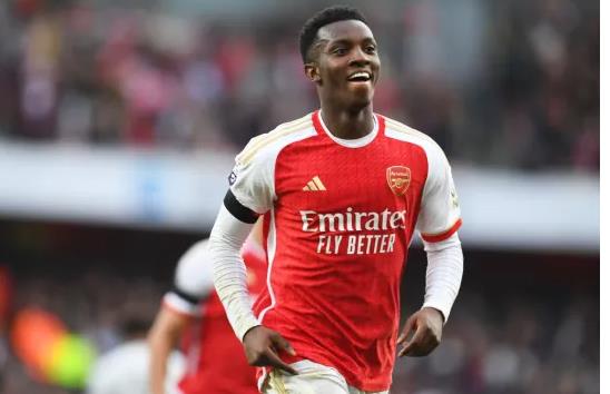 Eddie Nketiah da dong y cac dieu khoan ca nhan voi Nottingham Forest